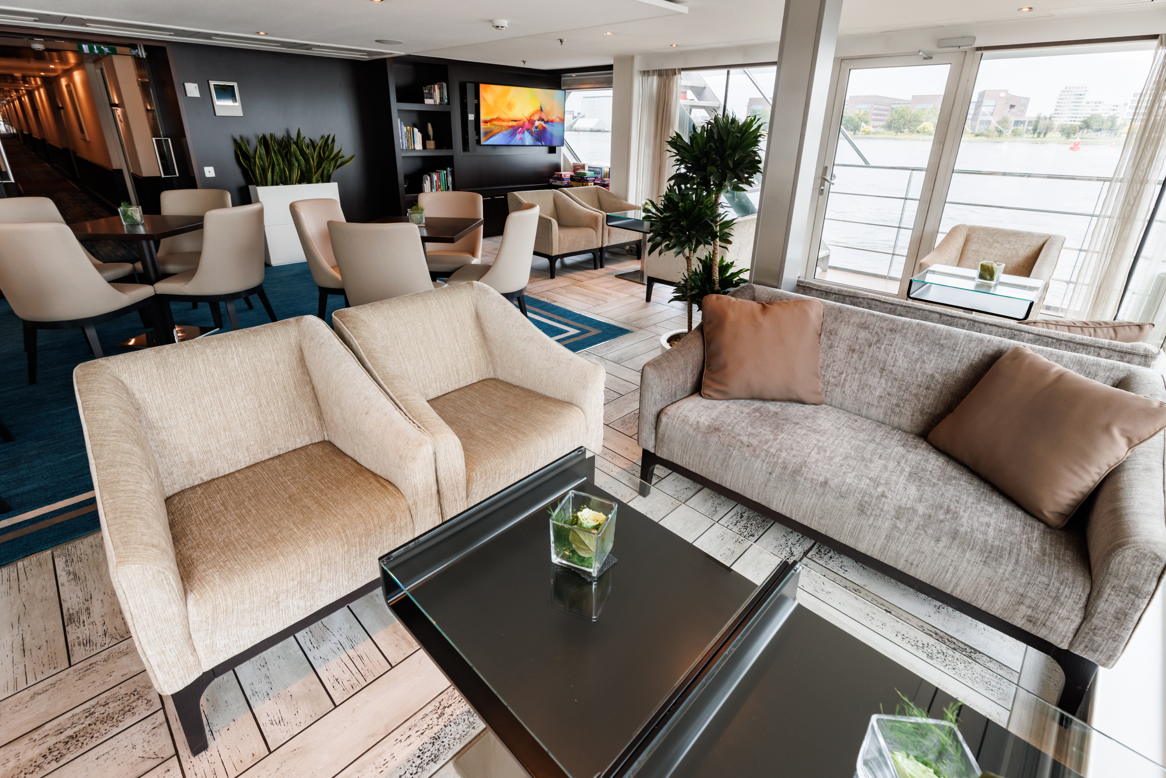 Avalon Vista - Club Lounge